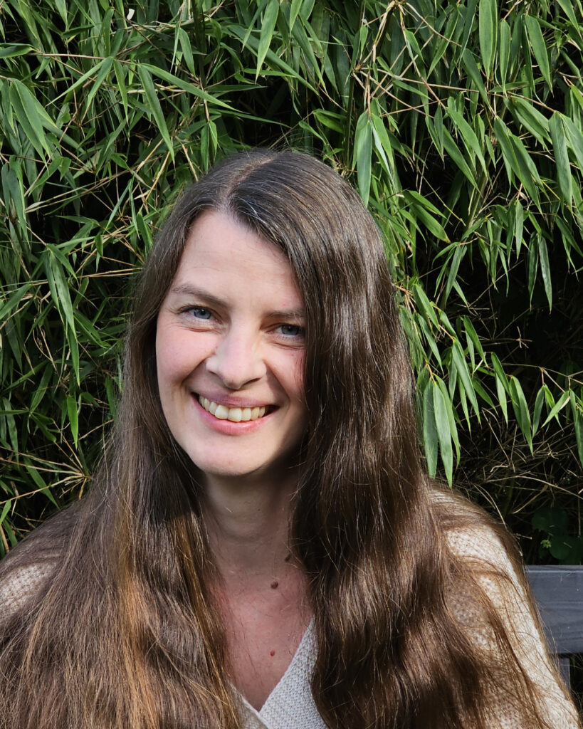 Porträt von Jasmin Scholz, bindungsorientierte Familienbegleiterin bei Sichtwechsel.