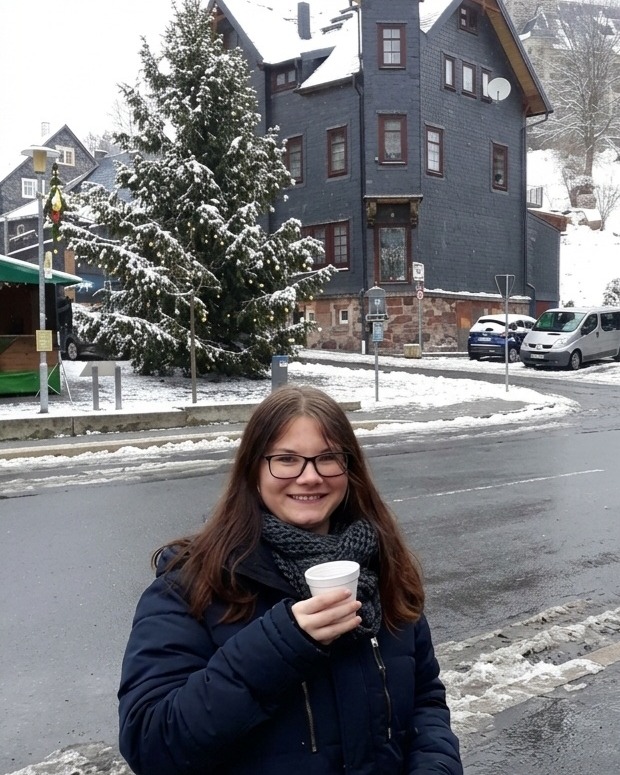 Porträt von Josephine Wangnick, bindungsorientierte Familienbegleiterin bei Sichtwechsel.